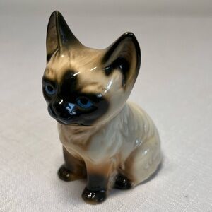 Vintage Siamese Cat Figurine with Blue Eyes.